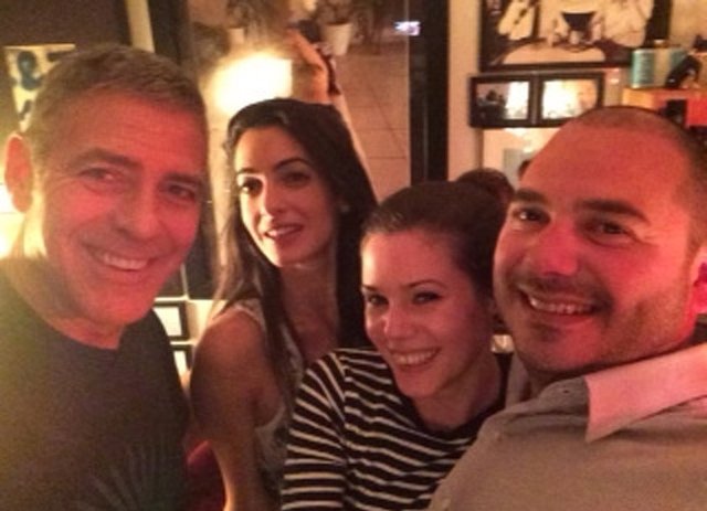 Başarılı bir avukat olan Amal Alamuddin, 36 yaşında. Lübnan'ın başkenti Beyrut'ta dünyaya geldi. Arapça, İngilizce ve Fransızca'yı çok iyi konuşuyor.