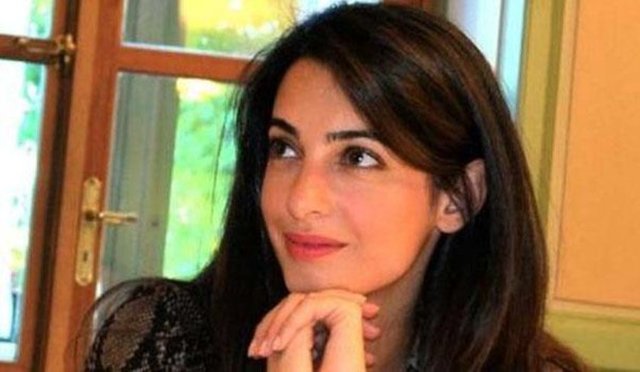 52 yaşındaki Clooney geçtiğimiz yılın Ekim ayından bu yana birlikte olduğu 36 yaşındaki Lübnan asıllı Amal Alamuddin ile nişanlandı.