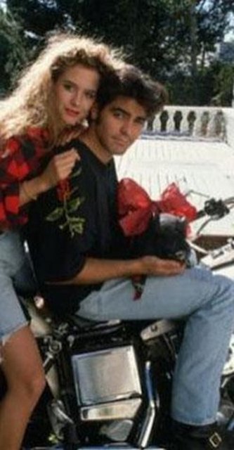 Clooney'in en çok hatırlanan aşklarından biri Kelly Preston.