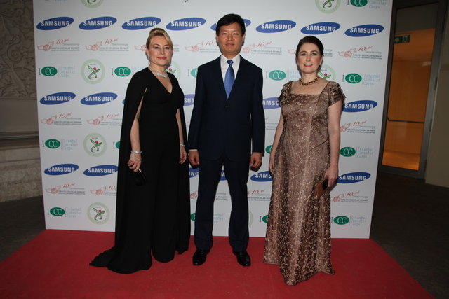 DEMET SABANCI ÇETİNDOĞAN, YOONIE JOUNG, DİDEM ÇAPA