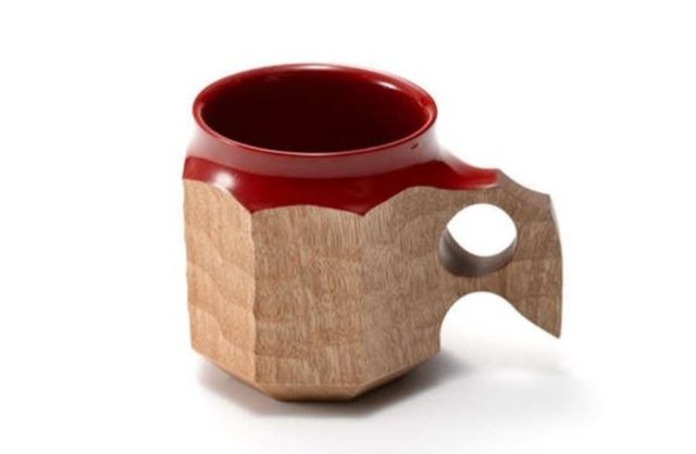 Bu modelin tamamı olmasa da bir kısmı ahşaptan yapılmış.