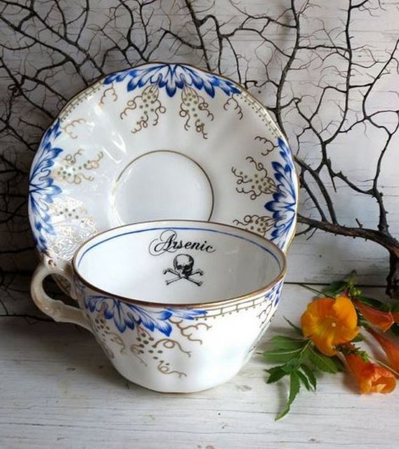 Şaka yapmaktan hoşlananlar için 'arsenik' yazılı çay fincanlar iyi bir seçenek olabilir