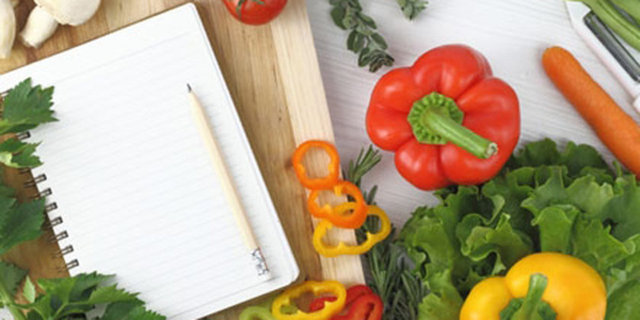 Diyet yapan veya dengeli beslenmek için uğraş verenlerin iradelerini en çok zorlayan, sonuç almayı engelleyen ve sağlıksız beslenmeye neden olan durum öğün aralarında veya gece geç saatlerde ansızın ortaya çıkan yeme-içme krizleri.