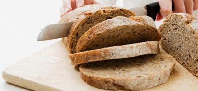 1 dilim tam buğday ekmeği + 1 dilim peynir