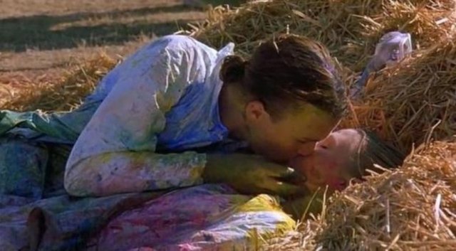 Kavuşamayan sevgililer, hüzünlü ayrılıklar ya da mutlu sonlar.. Uzak ya da yakın sinema tarihine damga vuran filmlerin unutulmayan öpüşme sahnelerini sizler için derledik.