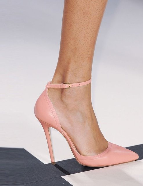 Ankle strap shoe: En anlaşılır tanımı ile atkılı ayakkabı.