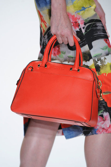 Handbag: El çantası.