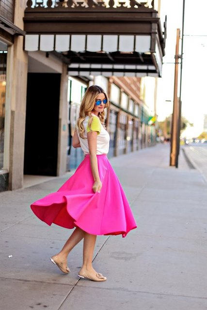 Full skirt: Bele oturan, sonrası aşağıya doğru genişleyen etek aslında bildiğimiz kloş eteğin İngilizce adı.