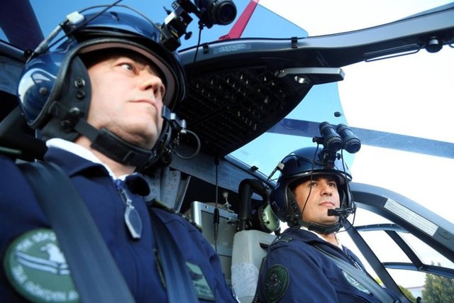 kullanılacağını bildirdi. - Yıldırım'ın konuşmasının ardından gece görüş gözlüğü kullanımında ilk eğitimlerini alan 2 Türk helikoper pilotu ambulans helikopterle kısa bir tanıtım uçuşu gerçekleştirdi.