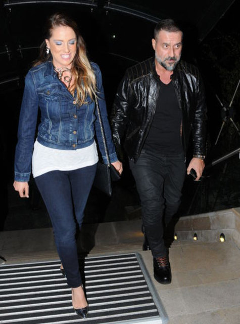 Güzel oyuncu ve sunucu Doğa Rutkay partiye sevgilisi Kerimcan Kamal ile el ele katıldı. Rutkay'ın parmağındaki pırlanta yüzük dikkatlerden kaçmadı.