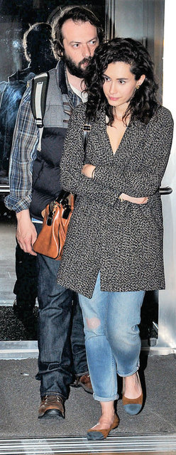 YALNIZ BIRAKMADILAR - Muhteşem Yüzyıl dizisinde 'Pargalı' karakterini canlandıran Okan Yalabık partiye uzun zamandır gözlerden uzak aşk yaşadığı oyuncu sevgilisi - Hande Doğandemir ile katıldı.