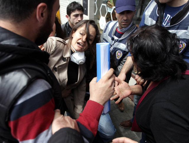 "Yaşlıları, gazdan etkilenen mağdur vatandaşlarımızı, yoldan geçerken tutuklanmaya çalışılan masum gençlerimizin haklarını korumak için onlara kalkan olmaya çalıştık."