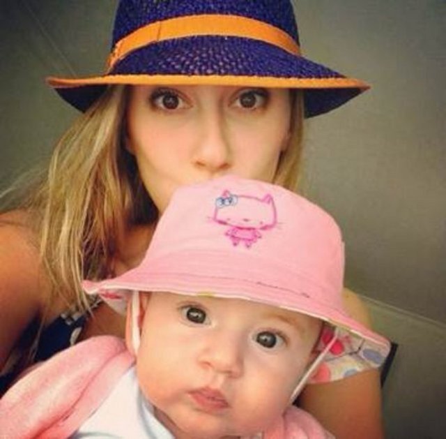 Fotoğrafı Instagram'da paylaşan Subaşı altına da, "Akşam namazımı kılmadan önce Melissa'mın odasında yanına yatıp resim çektim ve sizinle paylaşmak istedim, bu kadar. Yaşadığım dini gösterip biraz da olsun buna özendiriyorsam ne mutlu bana" yazdı.