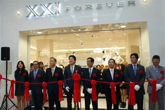 Do Won Chang - Forever 21 şirketinin CEO'su.  -