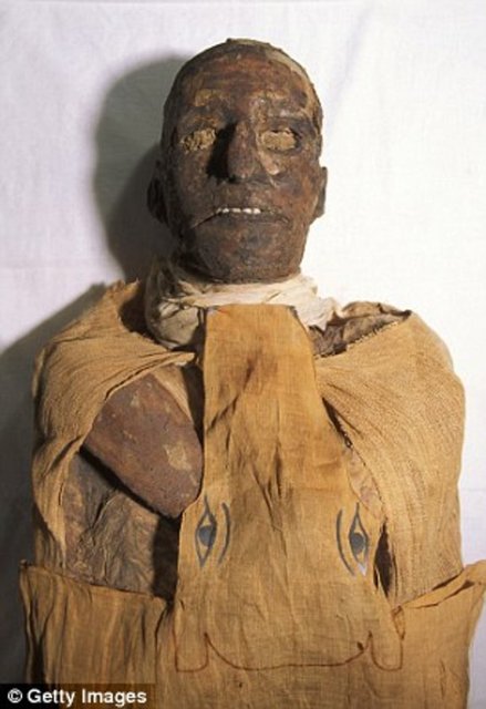 Araştırma, firavunun öldürülmeden hemen önce ayak baş parmağının balta benzeri bir aletle kesildiğini ortaya çıkardı.