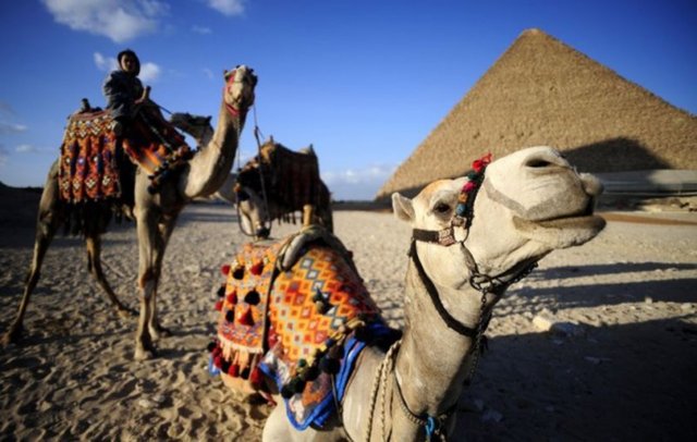 Mısırlılar krallarını, 18. hanedan döneminde (İ.Ö.1540-1292) başkent olan Teb yakınlarındaki Krallar Vadisi'nde kayalara oyulmuş mezar odalarına gömmeye başladılar.