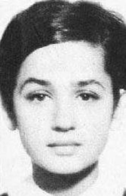 O genç kızın öğrencilik yıllarından bir başka kare...