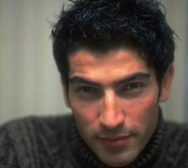 O ünlü Kenan İmirzalıoğlu'ndan başkası değil.