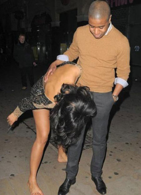 Desperate Scousewives dizisinin yıldızı 28 yaşındaki Layla Flaherty, bir gece kulübü çıkışında paparazziler tarafından öyle bir şekilde görüntülendi ki bu kareleri görenler gözlerine inanamadı.