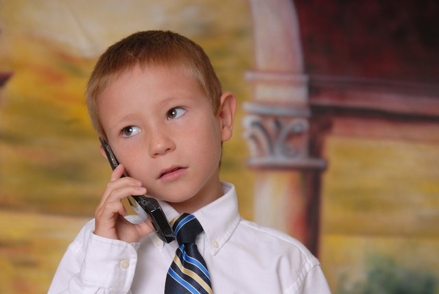 Bu sebepledir ki; daha küçüklükten anne babasını anlamak için daha çok düşünmeye, sorgulamaya gerek duyacaklardır. Sonra bir bakmışlar, onlarla aynı yaştalar...