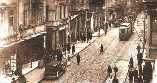 İstiklal Caddesi (1940'lı yıllar)