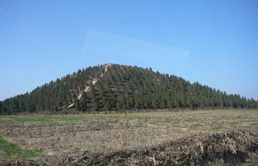 Долина пирамид в китае фото