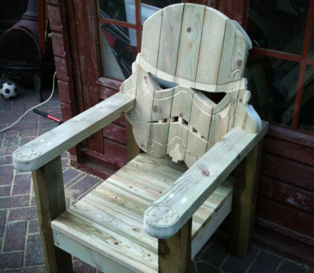 Stormtrooper şeklinde iskemleler bahçe ve yazlıklar için ideal