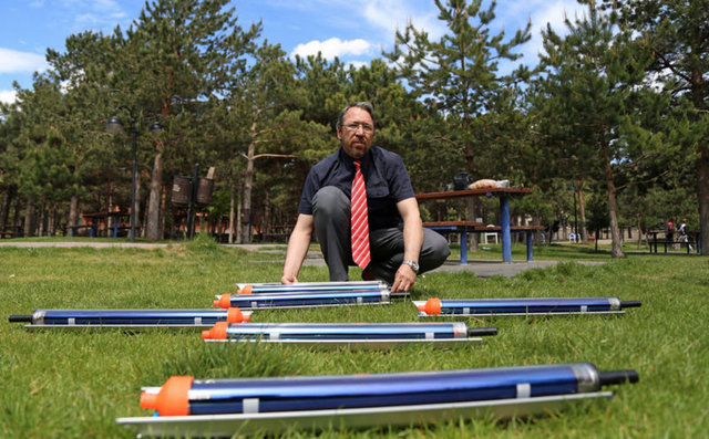 Ayrıca ürettiğimiz mangalda aşırı ateşten dolayı etlerin, sucukların yanması mümkün değil.