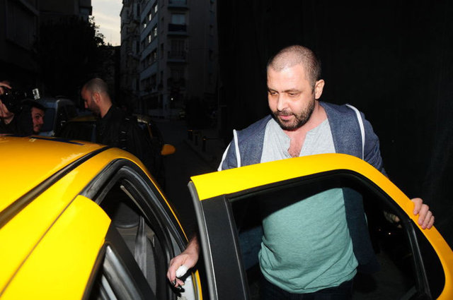 Berrak Tüzünataç ile geçirdiği rahatsızlık sonucu uzun süre hastanede tedavi gören ve geçtiğimiz günlerde taburcu olan ünlü oyuncu Nejat İşler'in görüşmeleri, 'evleniyorlar' söylentilerinin çıkmasına neden olmuştu.