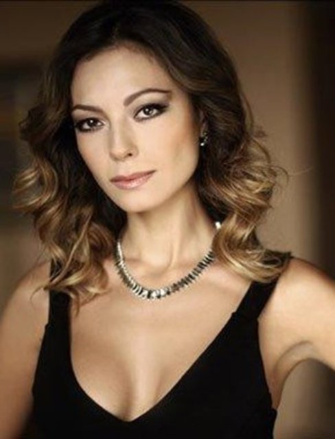 Özge Özder 1,58 cm.