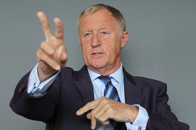 Beynine kan gitmesini engeleyen pıhtı temizlendi. İki haftadan fazla yoğun bakımda kalan ünlü sunucu geçtiğimiz günlerde taburcu oldu.