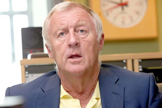 Uçakta göstergeler 39 bin feet'i gösterdiği sırada Tarrant'ın elindeki ağrı bacağına da geçmişti.