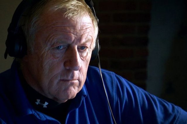 İKİ HAFTA YOĞUN BAKIMDA KALDI -  - Chris Tarrant yerden 39 bin feet yüksekte felç geçiriyordu. Vücudunun bir yanı iyice uyuşmuştu ve daha Londra'ya varmasına 11 saat vardı: