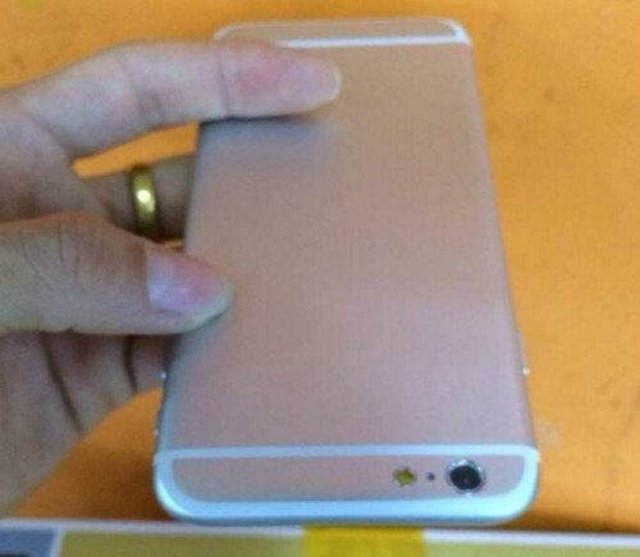 Çin sosyal medya sitesi Weibo'da çıkan bir başka iPhone 6 görüntüsü daha...