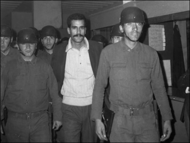 İsmet İnönü 'siyasi suçlar idamla cezalandırılmamalıdır' diyerek Bülent Ecevit'le ret oyu kullandı.  -