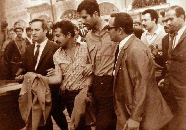 İşgalden kısa bir süre sonra İstanbul'a gelen 6. Filo'yu protesto eylemlerinde yer alan Gezmiş, 30 Temmuz'da bu eylemlerden dolayı tutuklandı ve 20 Eylül'de serbest bırakıldı.  -