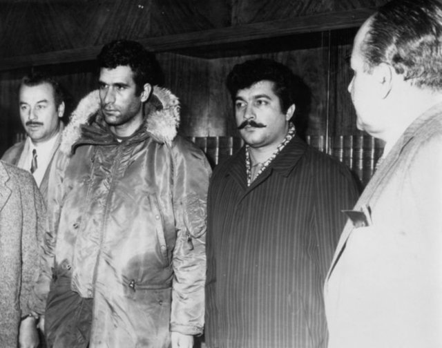 12 Mart Muhtırası'ndan sonra Deniz Gezmiş, Yusuf Aslan'la birlikte Sivas'a giderken motosikletleri bozuldu.  -