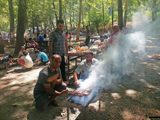 Peki kenelerden korunmak için alınması gereken tedbirler neler? Keneler vücuda en çok hangi bölümlerden giriyor? Vücudumuzda kene ile karşılaşınca ne yapmalıyız? Öldürücü Kırım Kongo Kanamalı Ateşi'nin yanı sıra kenelerin başka zararları var mı?