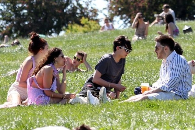 Kenenin çoğunlukla duşta ele "ben" gibi geldiğinde fark edildiğini belirten Prof. Dr. Kocagöz, "Kişi vücudunda bir çıkıntı hissediyor. Nedir diye bakınca fark ediyor. Yapıştığı için tırnağıyla kaşıyınca çıkaramıyor" diyor.