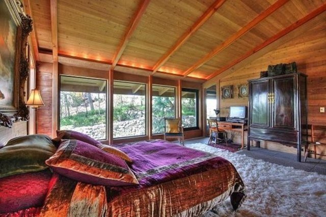 Nirvana evi -  - Dünyanın en ünlü mimarlarından Angela Danadjieva'nın yatak odası. Danadjieva, 11,8 milyon dolarlık malikanesinde yatak odasını kendisi tasarladı.