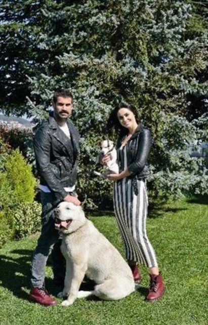 Fenerbahçe'nin milli kalecisi Volkan Demirel, evinin kapılarının Elle dergisine açtı.