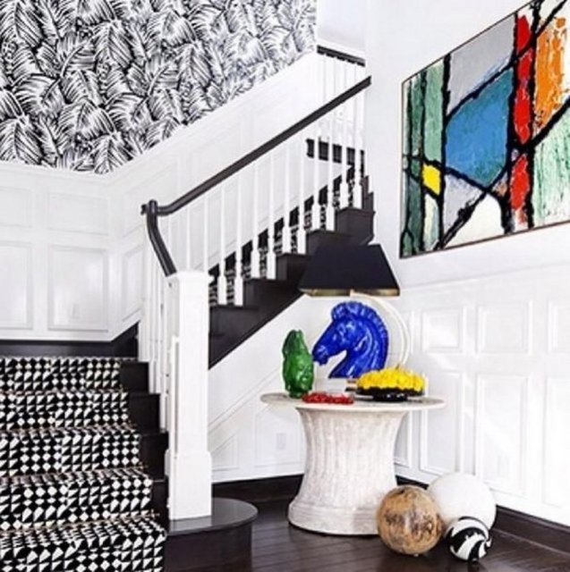 Evini tasarımcı Jeff Andrews ile birlikte dekore ettiğini belirten Kourtney Kardashian, anılara çok değer verdiğini bu yüzden evinde anısı olan birçok eşya bulunduğunu söylüyor.