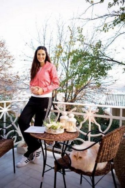 Çok severdim bu evi. Aradan yıllar geçti, ablam Amerika'ya taşındı.