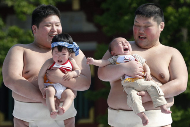 Yarışmada yaşları 6 aylıktan, 18 aylığa kadar değişen bebeklere geleneksel kıyafetler giydirildi.