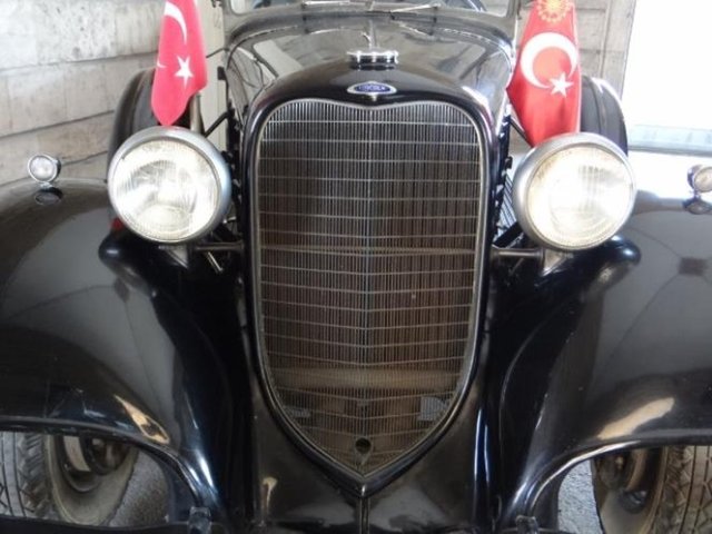 12 silindirli bir motoru var. Celal Bayar tarafından da kullanılmış.