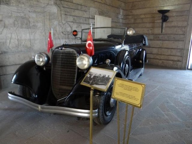 1934 model Lincoln'ü Atatürk, 1935-1938 yılları arasında tören otomobili olarak kullanmıştı.