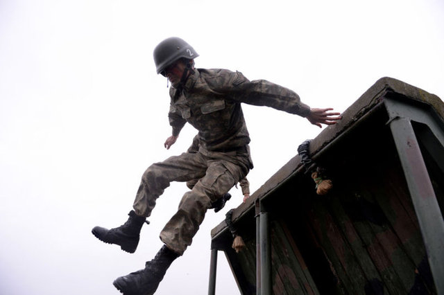 Türkiye'nin tek piyade okulu olan, 1909'da kurulan ve 1961'den beri Tuzla'daki yerleşkesinde bulunan okulda, subay, astsubay, uzman erbaş, er, erbaş ve misafir askeri personel, zorlu eğitimden geçerek görev yapacakları birliklere gönderiliyor.