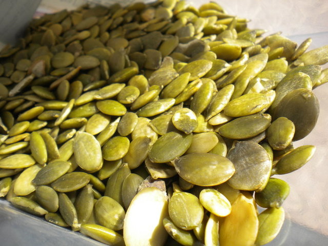 Badem, çekirdekler, soya fasulyesi,