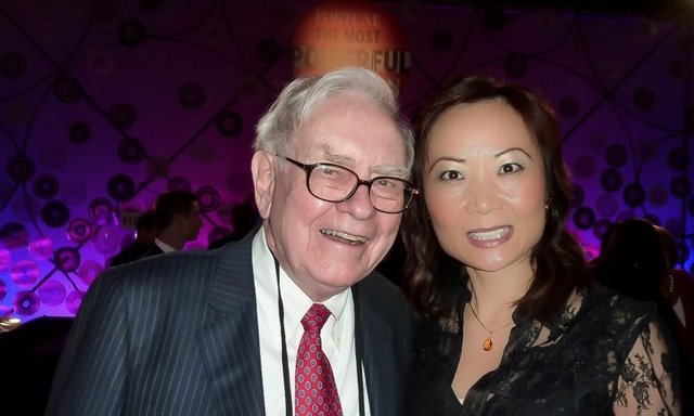 "Yatırımdaki başarı sizin sahip olduğunuz 125'inci seviye IQ ile ilişkilendirilemez. Bir kere diğer yatırımcıları tehlikeye iten dürtüleri kontrol edebilme gibi doğuştan yeteneğe sahip olmanız gerekir." Warren Buffet, Berkshire Hathaway'ın sahibi