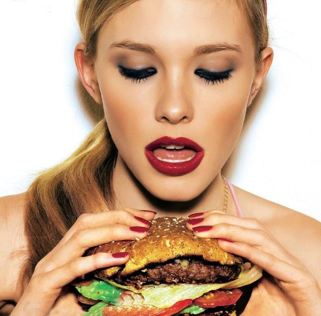 Bu bileşikler patates cipsi, kızarmış tavuk ve son derece yüksek sıcaklıkta pişirilmiş besinlerde de bulunur.